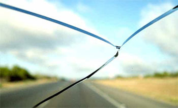 Необходимость и особенности ремонта сколов и трещин лобового  стекла