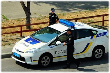 В каких случая полицейский имеет право остановить  транспортное средство
